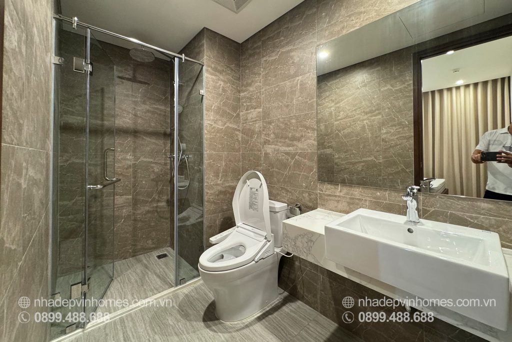 Cho thuê căn hộ 2 phòng ngủ tòa ZR1 full đồ mới 100% -08